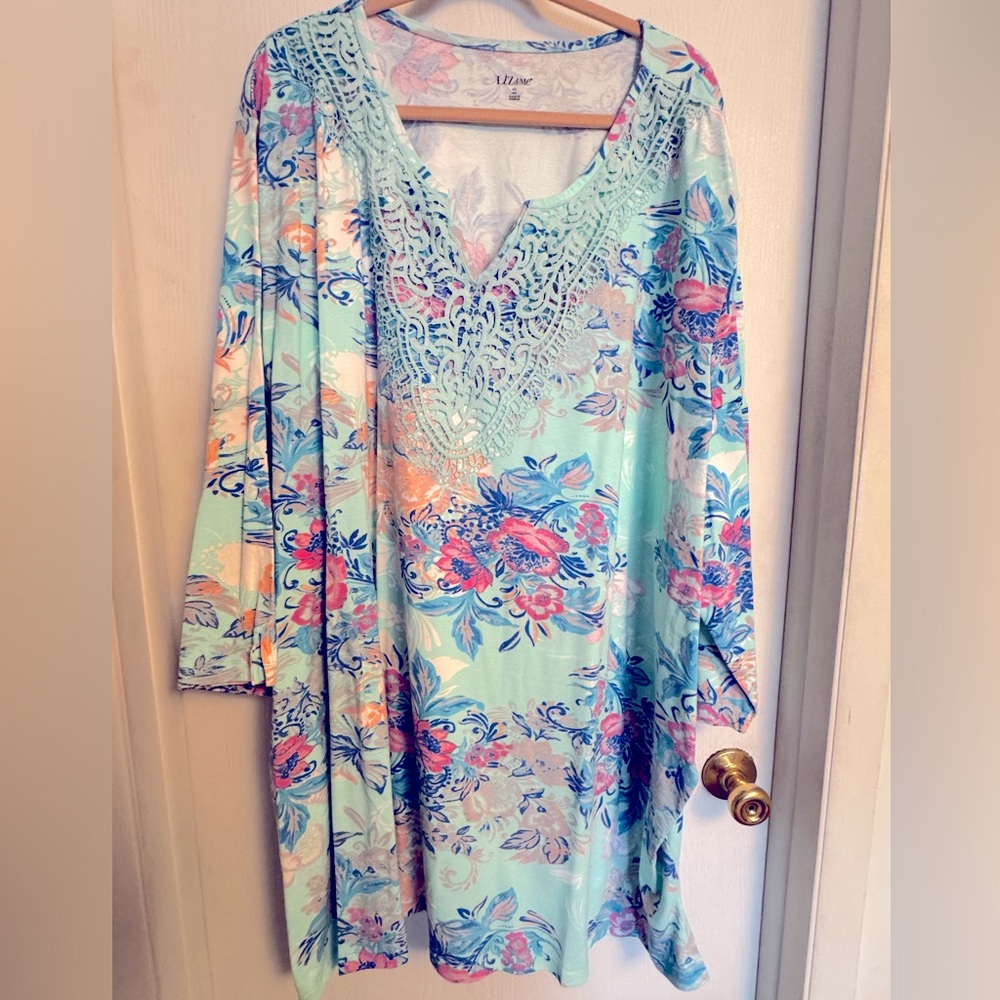 Plus size 3/4 sleeve top.